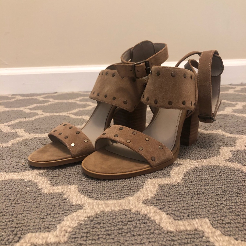 WORN ONCE Hinge Tan and Gold Heeled Sandals